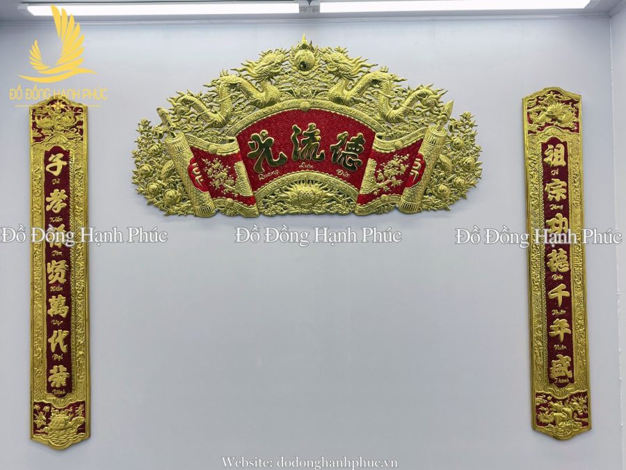 Cuốn thư câu đối nền đỏ