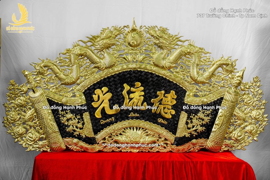 Cuốn thư câu đối nền đen