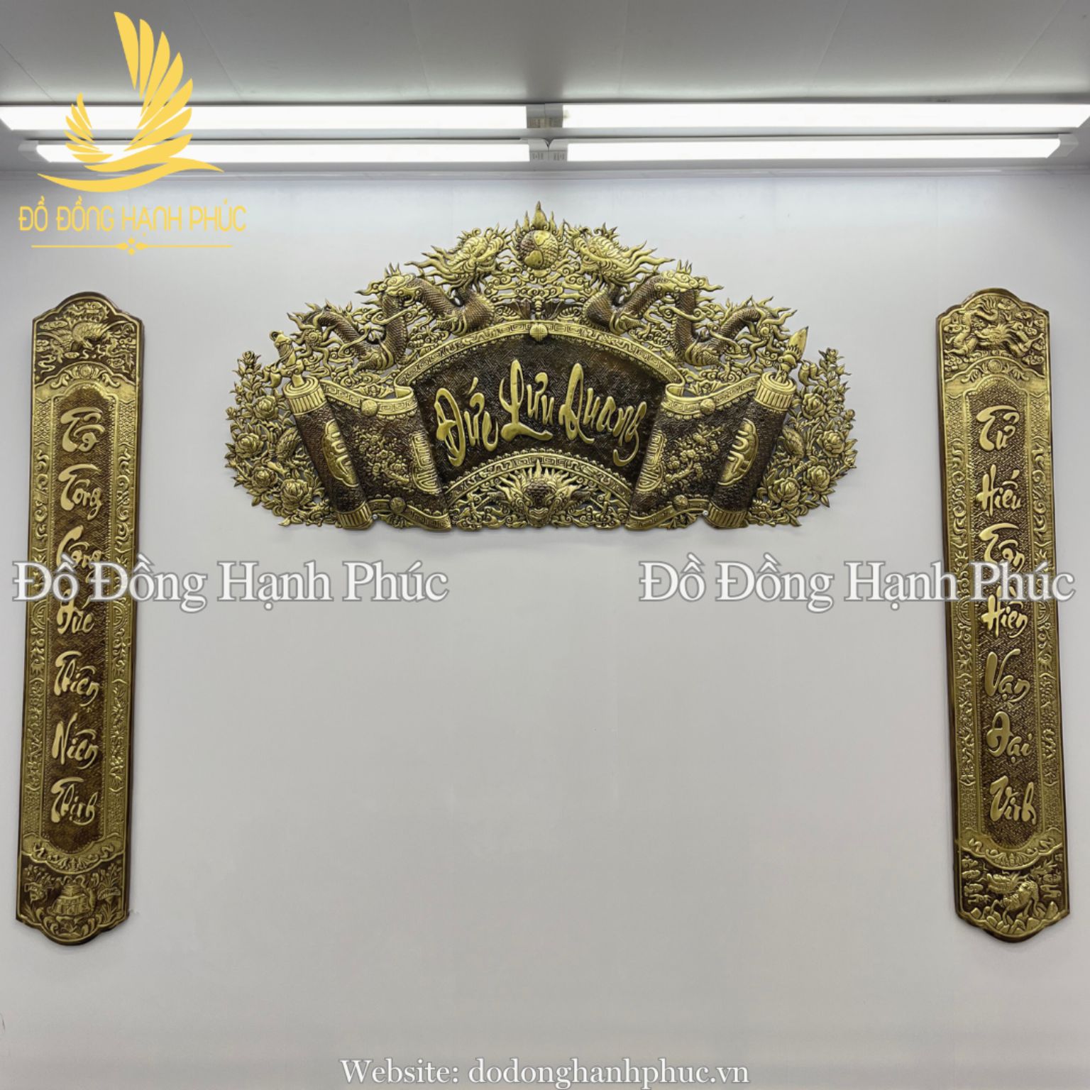 Cuốn thư câu đối bằng đồng