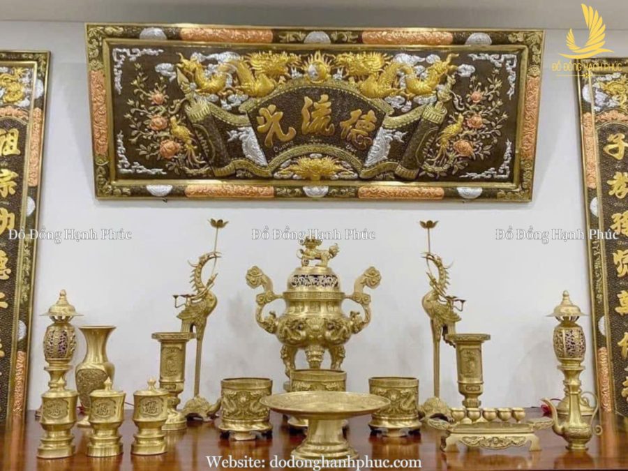 Hoành phi câu đối dát vàng