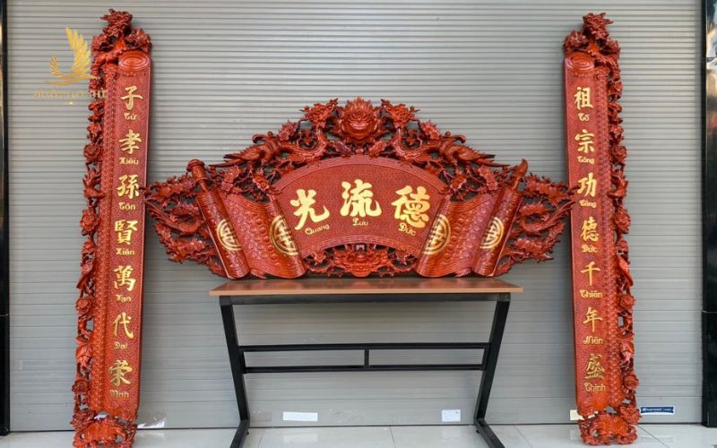 Cuốn thư câu đối bằng gỗ 
