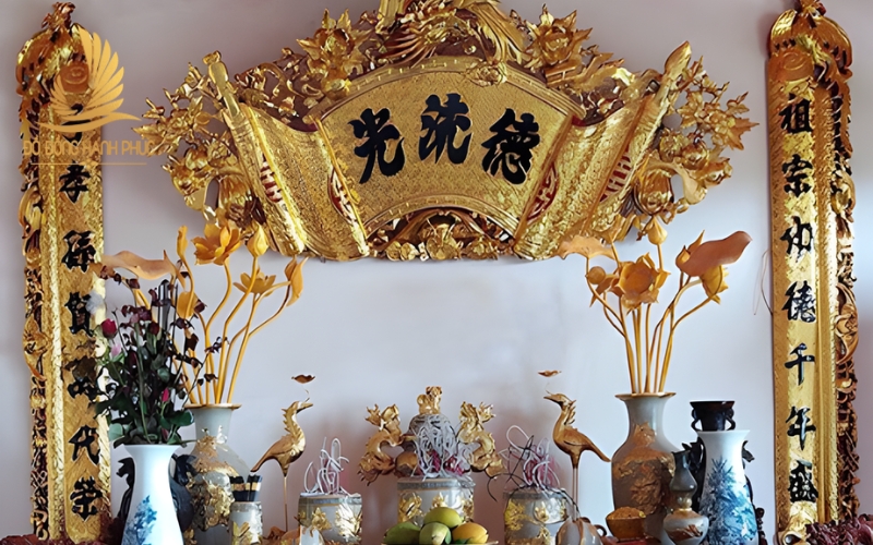 Cuốn thư câu đối sơn son thếp Vàng